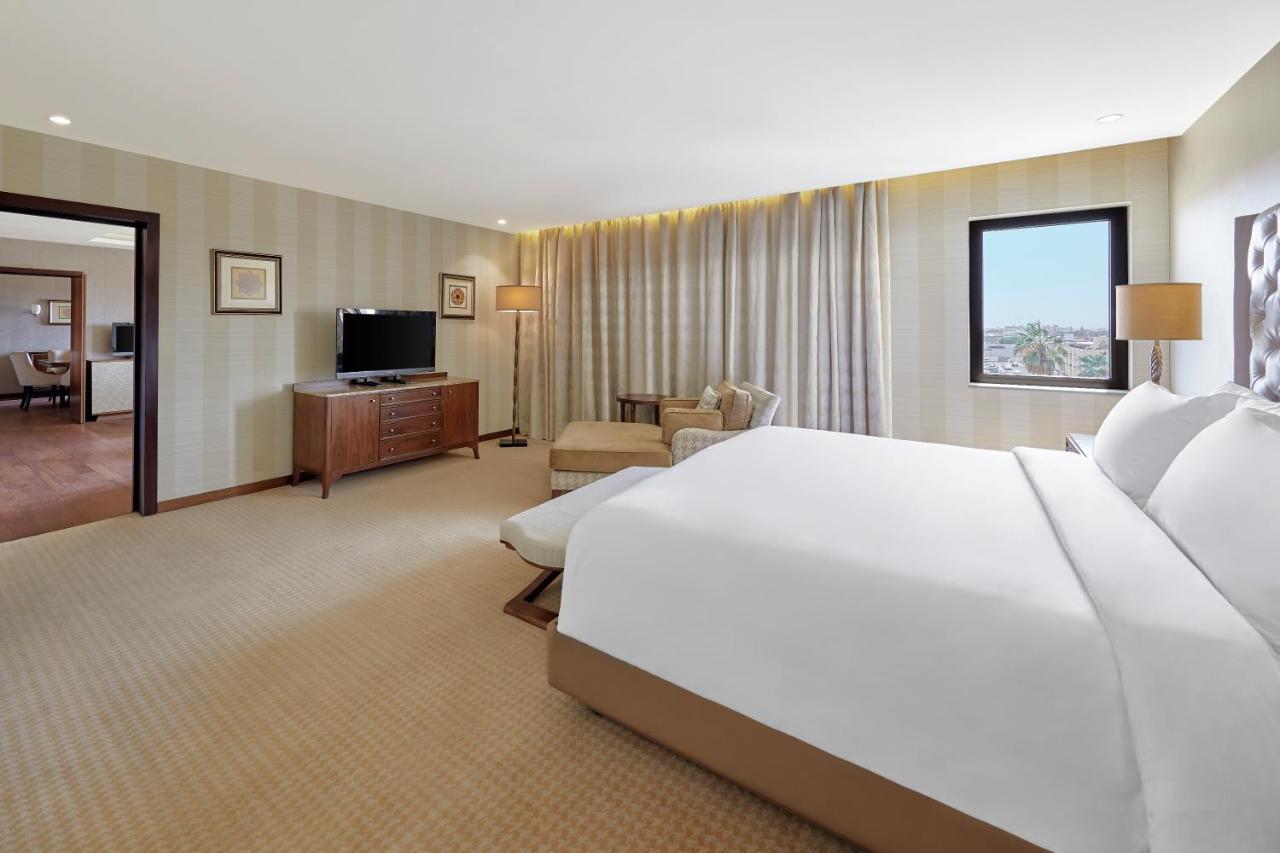 Holiday Inn Tabuk By Ihg Екстер'єр фото